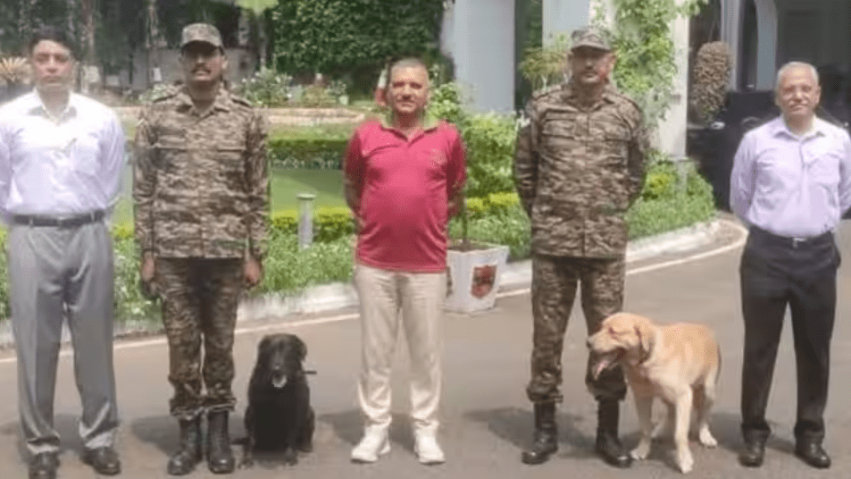 Southern Army Commander adopts retired service dogs